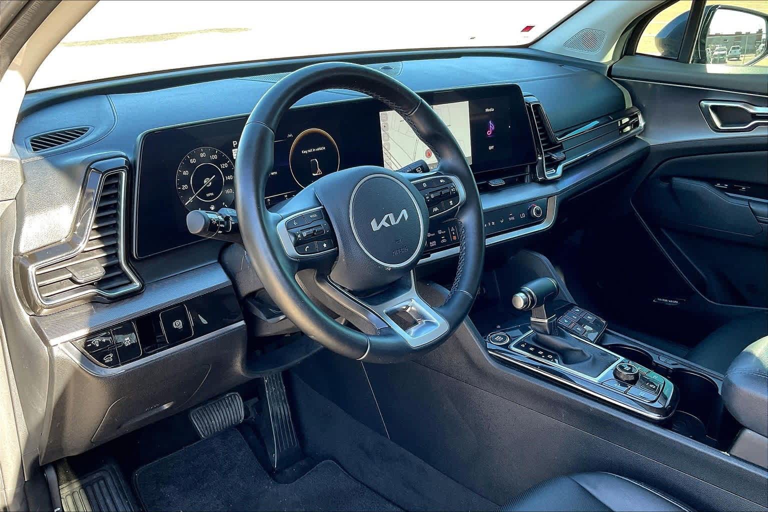 2023 Kia Sportage photo 2