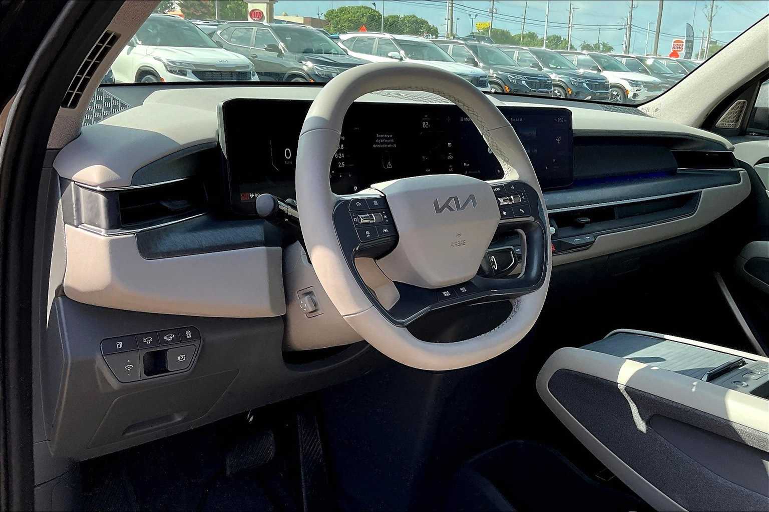 Thumbnail: 2024 Kia EV9 - 2