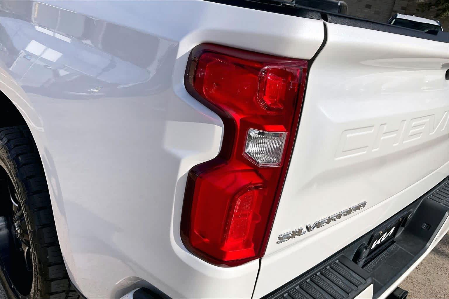 Thumbnail: 2019 Chevrolet Silverado 1500 - 32