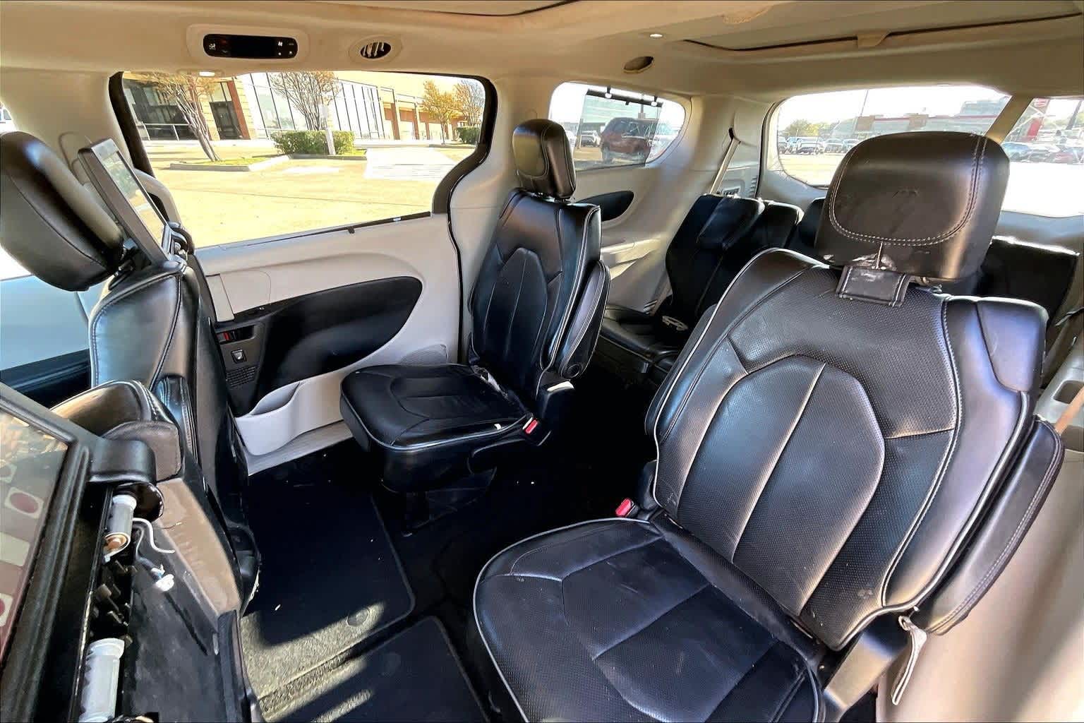 Thumbnail: 2017 Chrysler Pacifica - 29