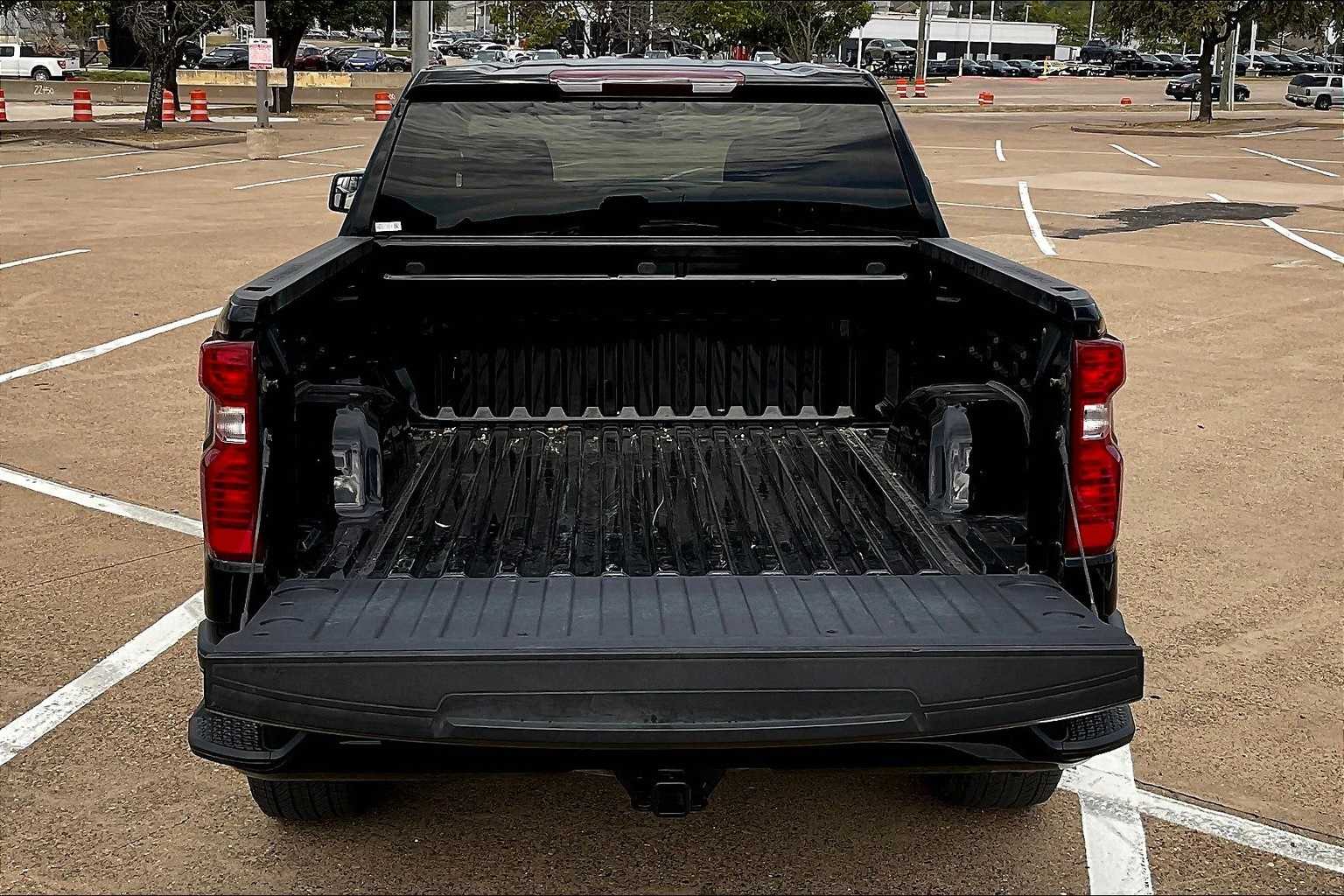 Thumbnail: 2024 Chevrolet Silverado 1500 - 18