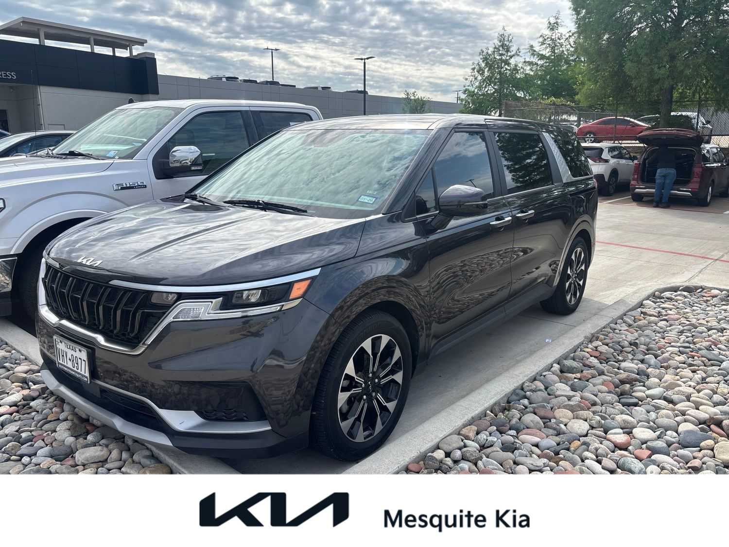 2024 Kia Sedona EX's photo