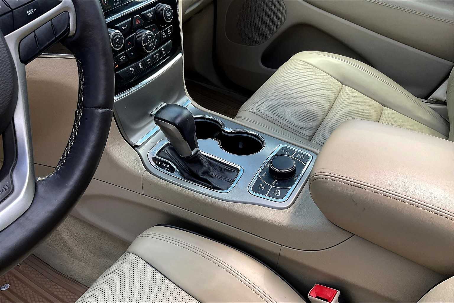 Thumbnail: 2021 Jeep Grand Cherokee - 16