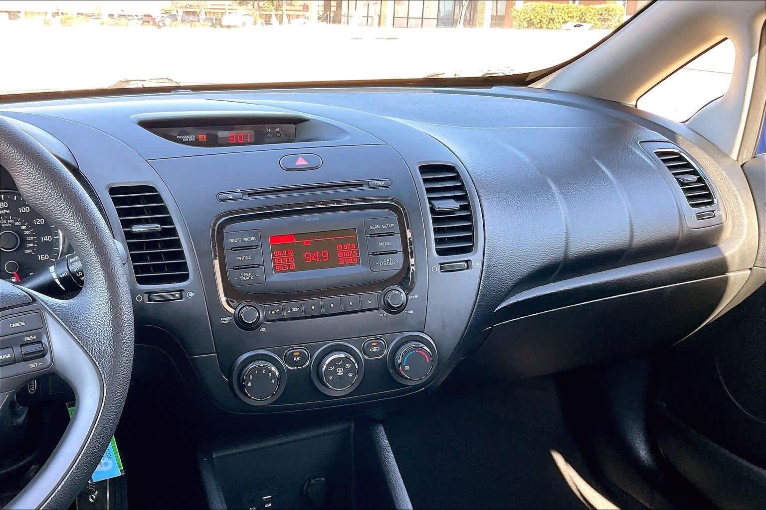 Thumbnail: 2018 Kia Forte - 14