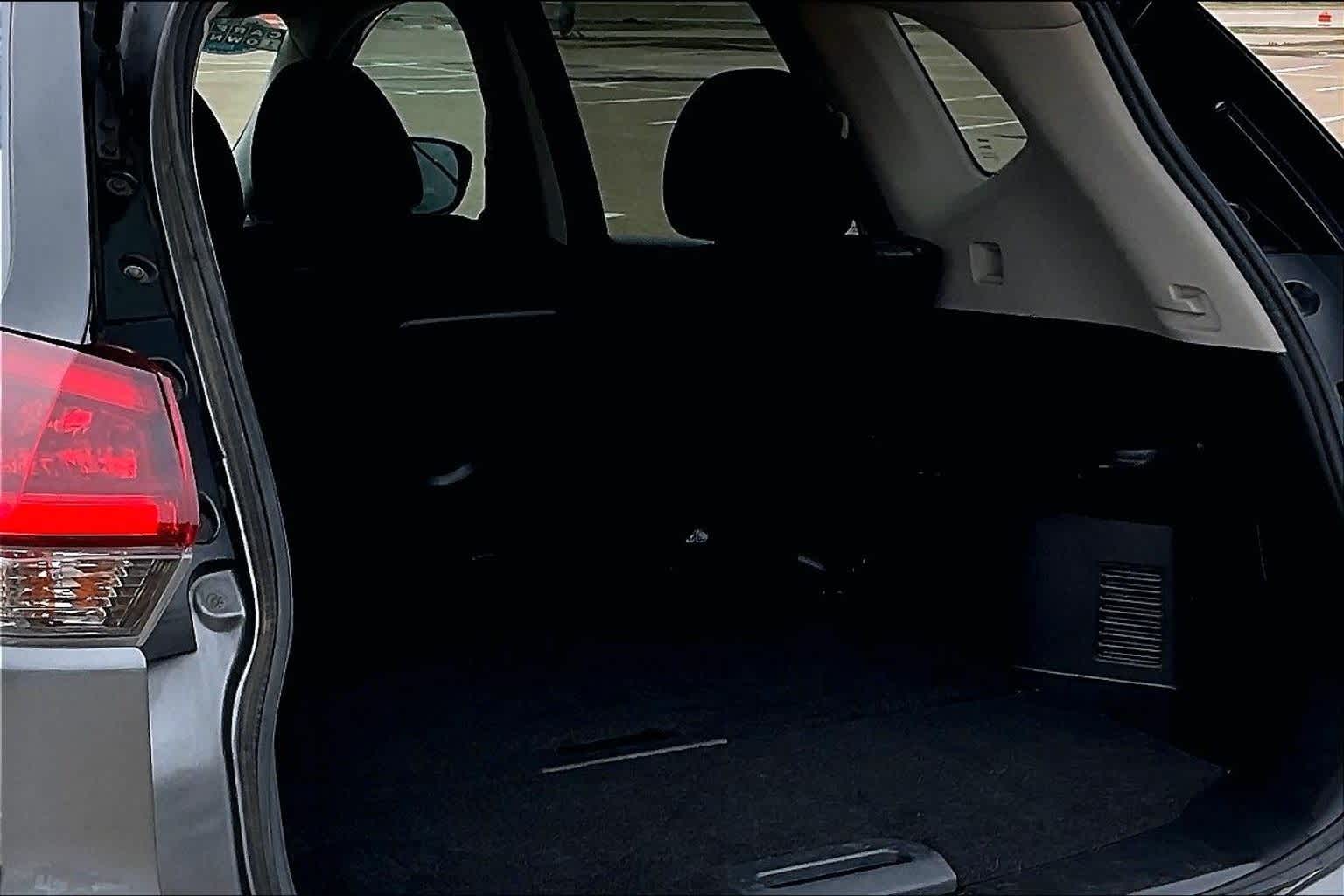 Thumbnail: 2019 Nissan Rogue - 18