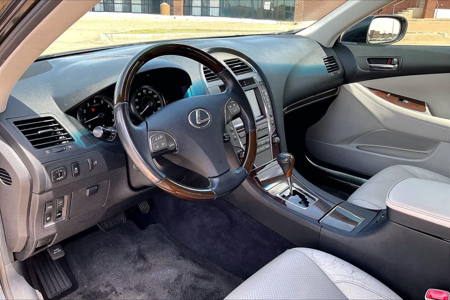 Thumbnail: 2011 Lexus ES - 2
