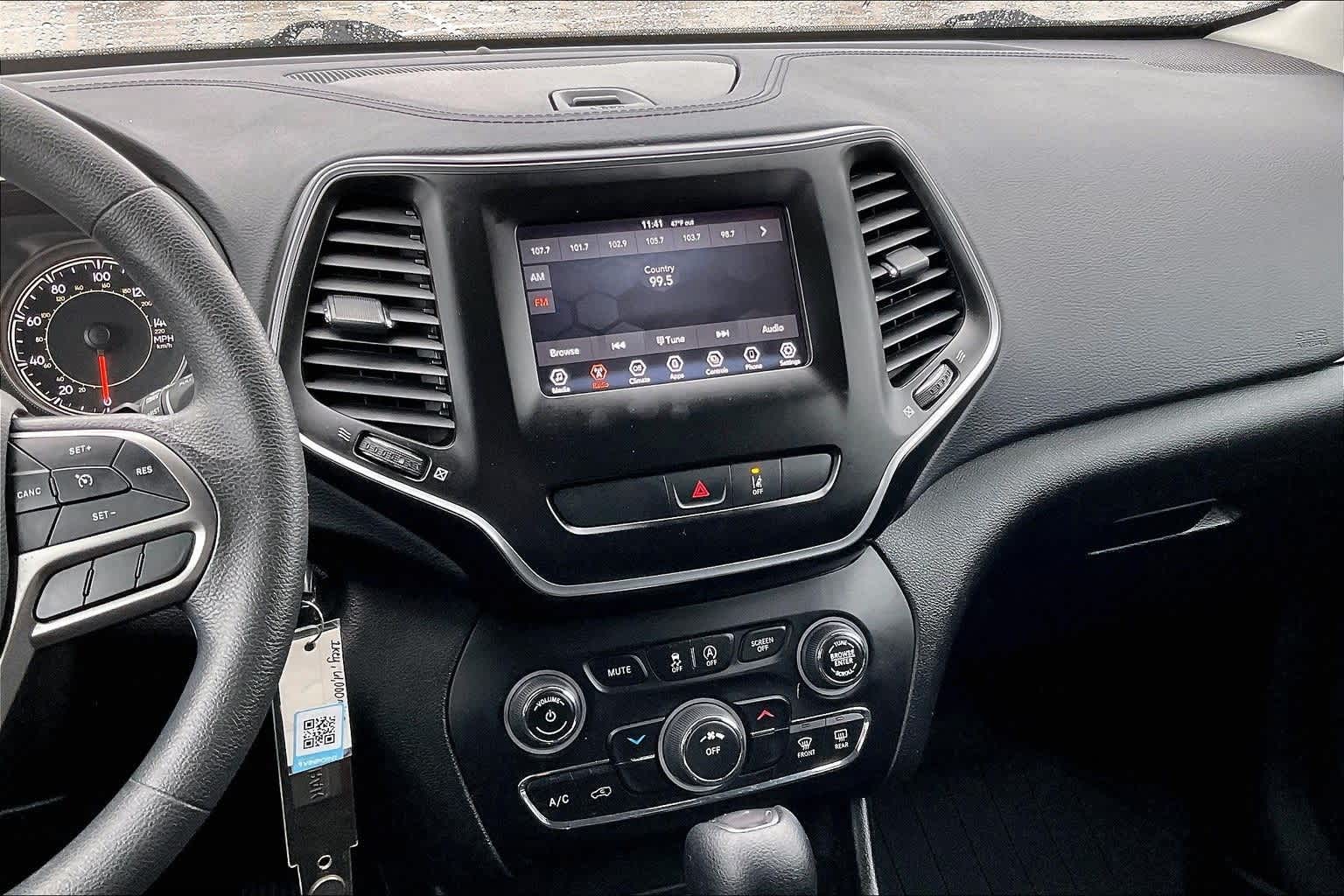 Thumbnail: 2021 Jeep Cherokee - 15