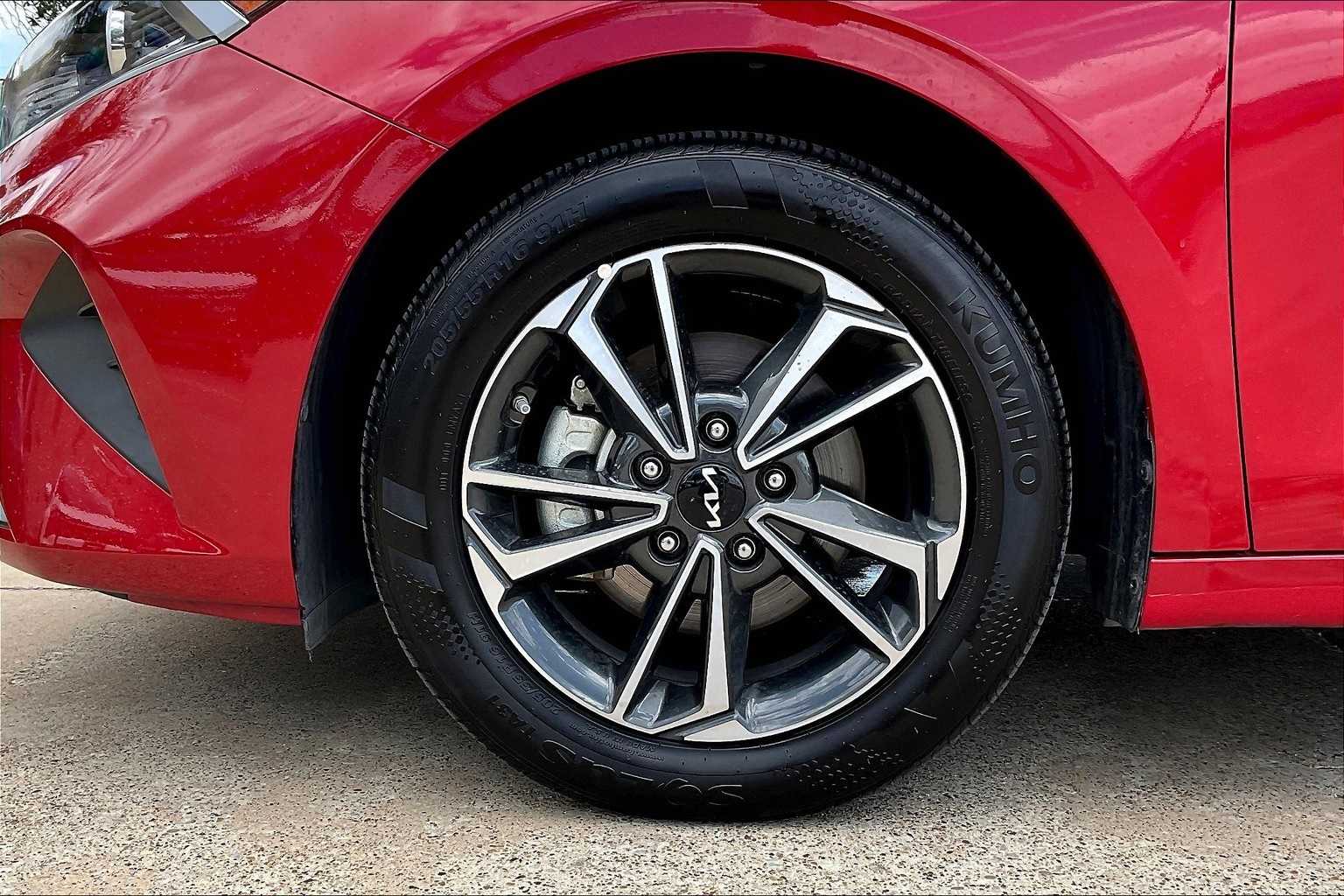 Thumbnail: 2024 Kia Forte - 7
