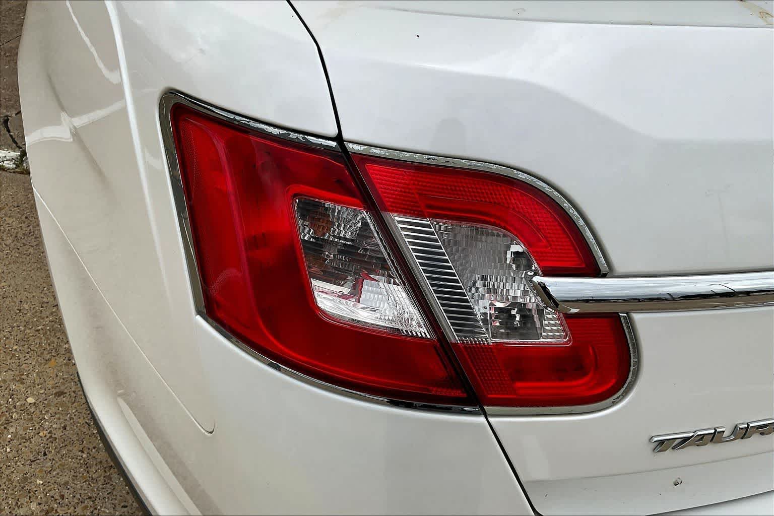 Thumbnail: 2012 Ford Taurus - 32