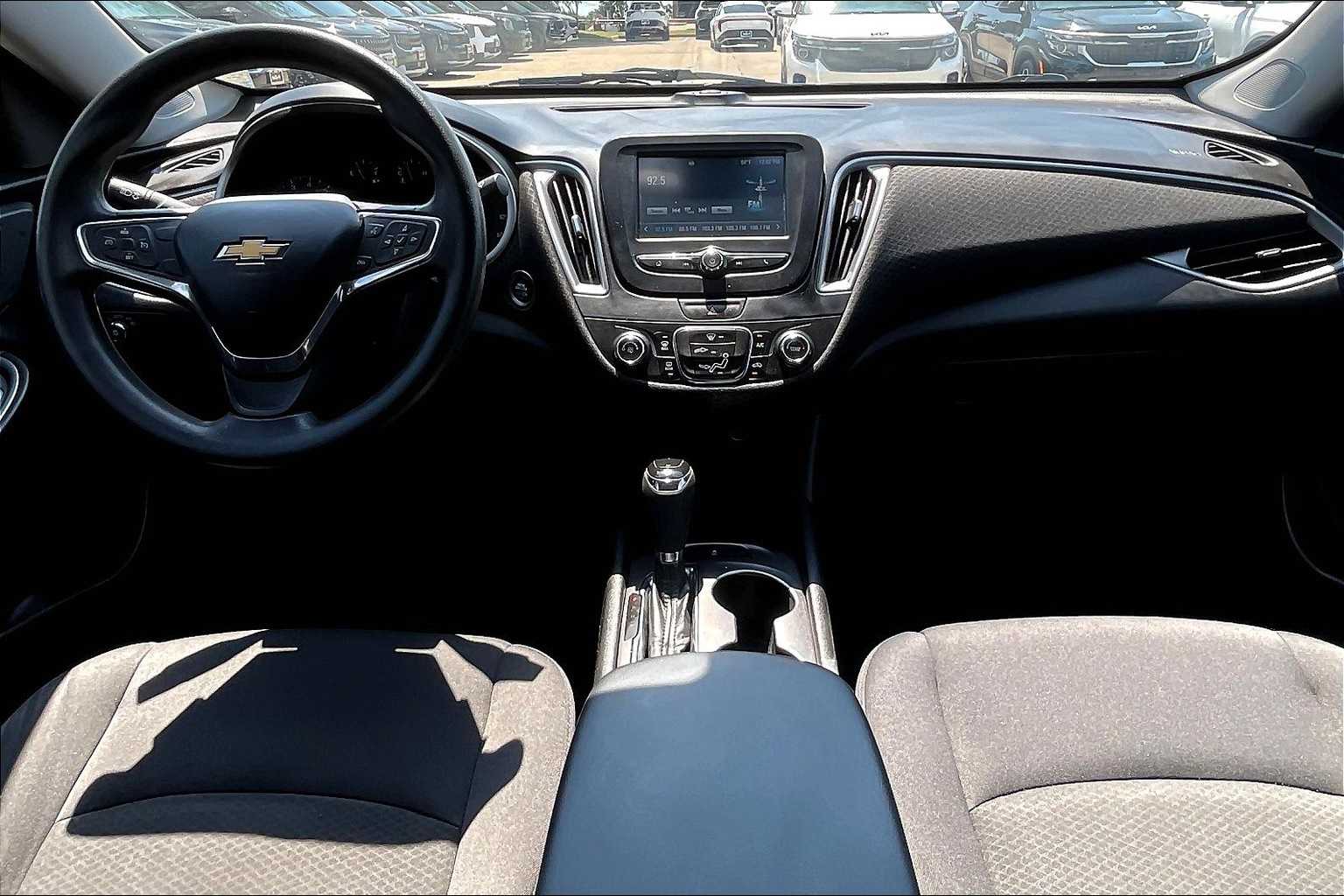 Thumbnail: 2016 Chevrolet Malibu - 10