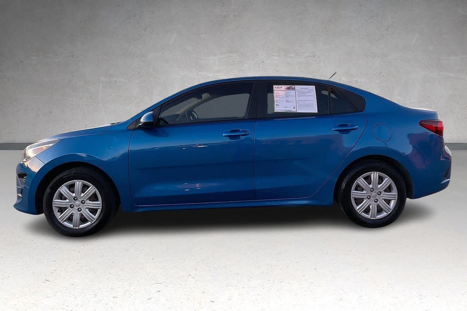 Thumbnail: 2022 Kia Rio - 3