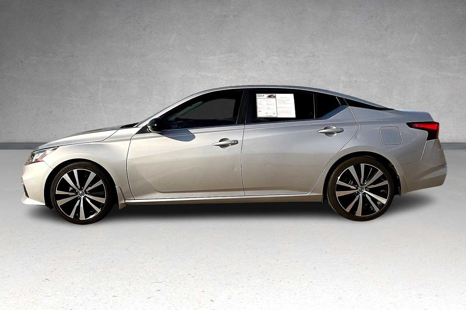2019 Nissan Altima 2.5 SR photo 2