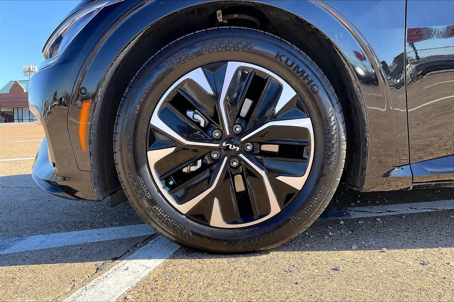 Thumbnail: 2023 Kia EV6 - 8