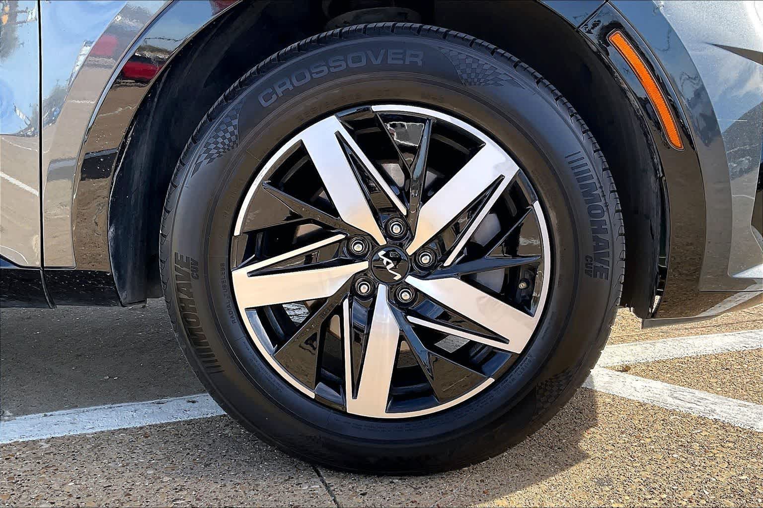 Thumbnail: 2023 Kia Sorento - 8