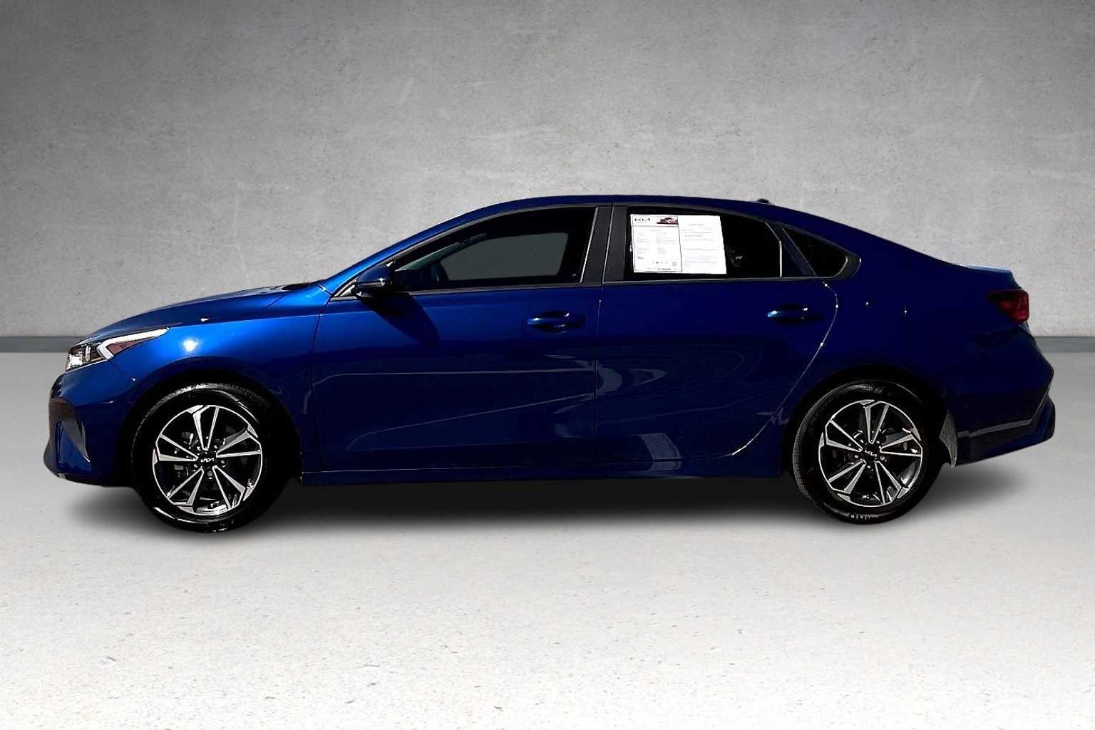 Thumbnail: 2023 Kia Forte - 3