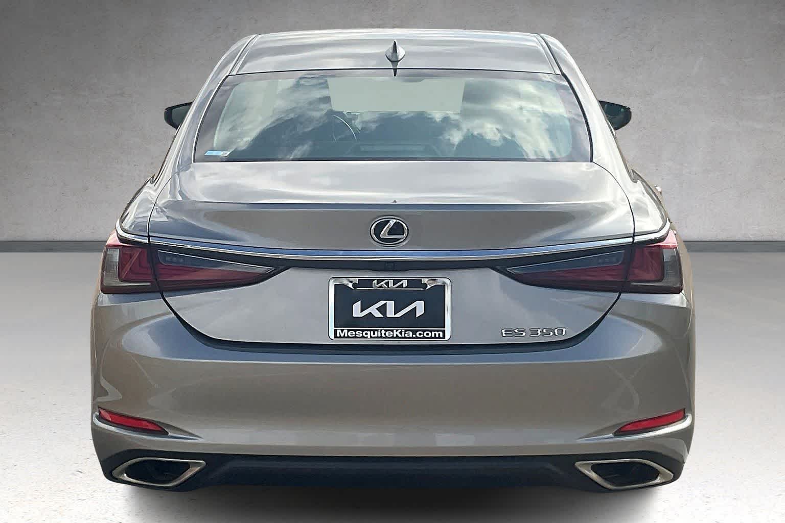 Thumbnail: 2020 Lexus ES - 5