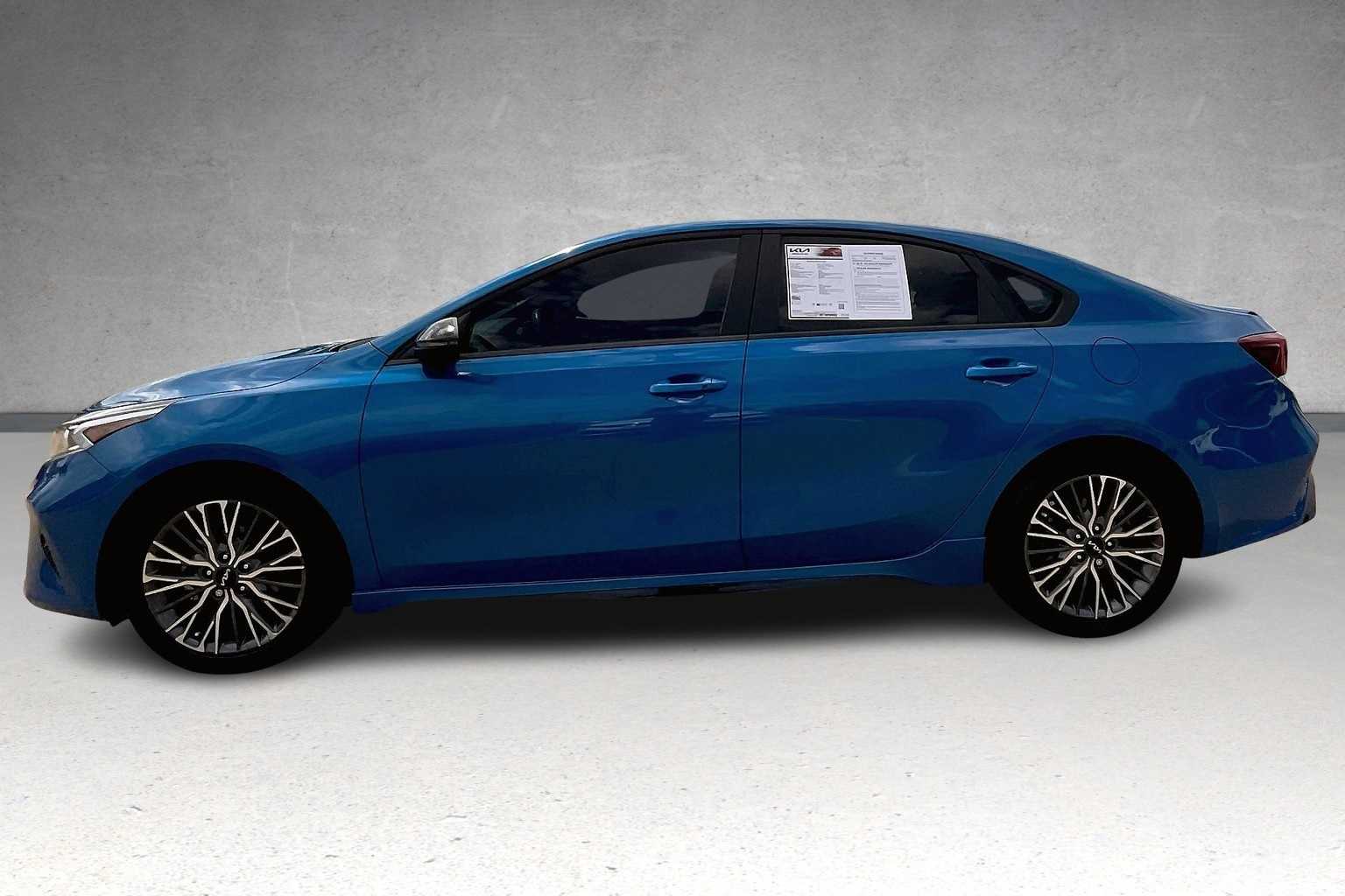 2022 Kia Forte GT-Line photo 3