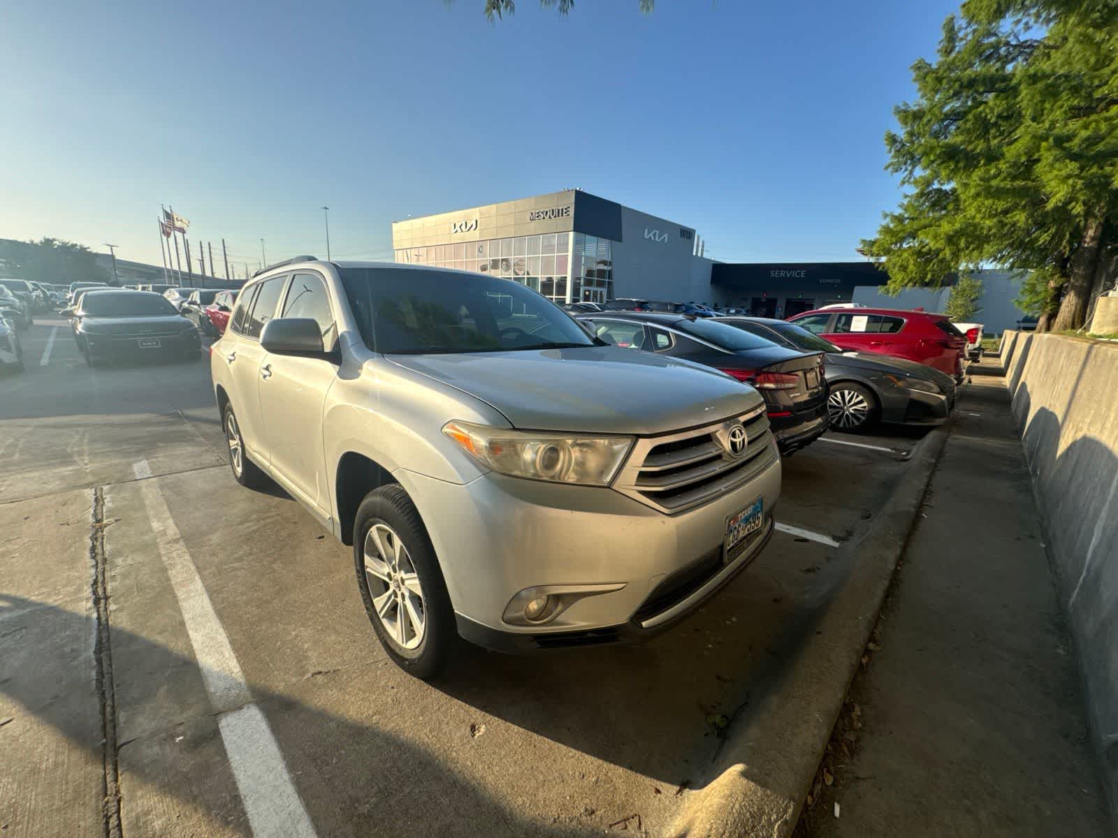 Thumbnail: 2011 Toyota Highlander - 3