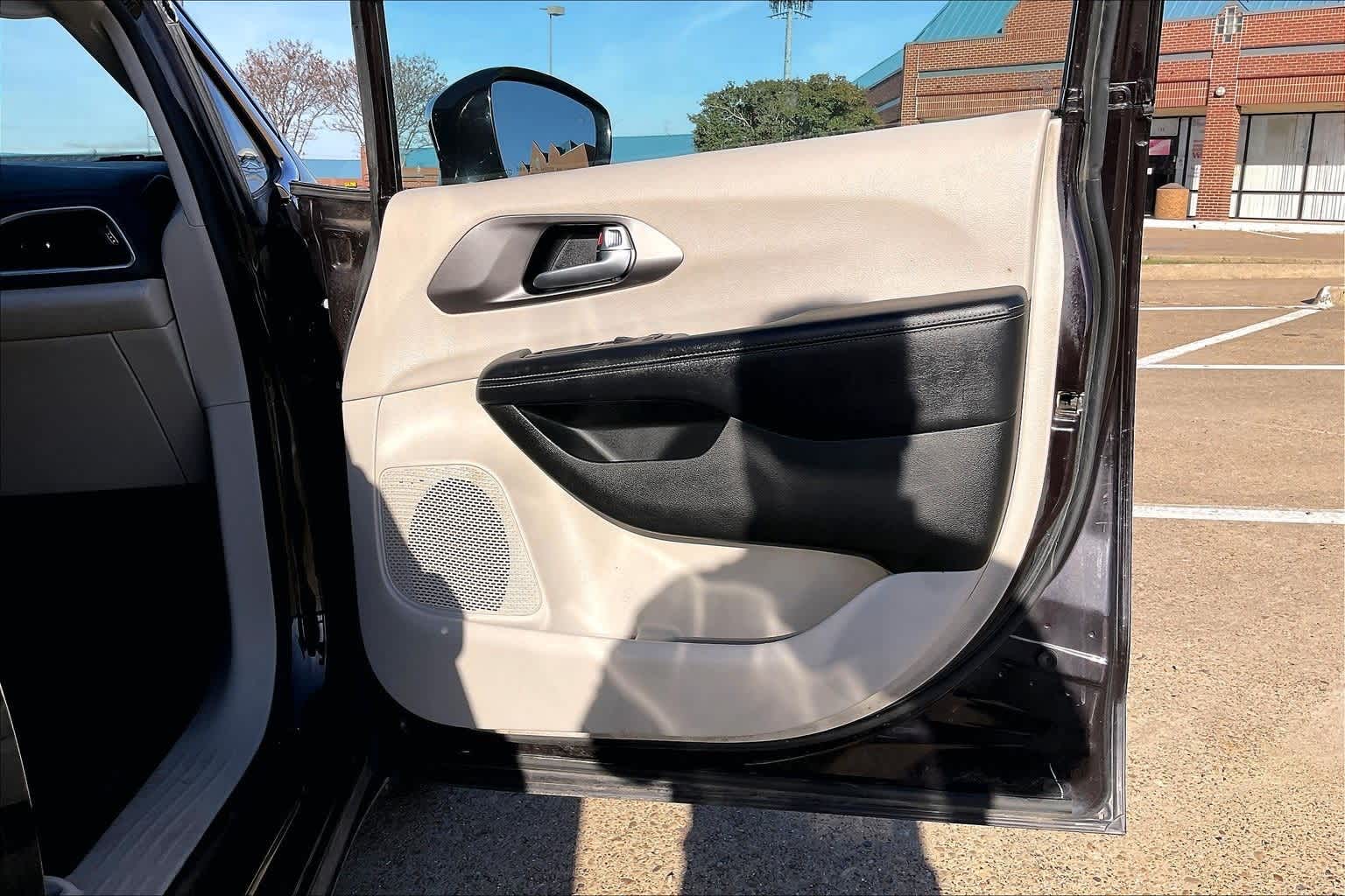 Thumbnail: 2017 Chrysler Pacifica - 28