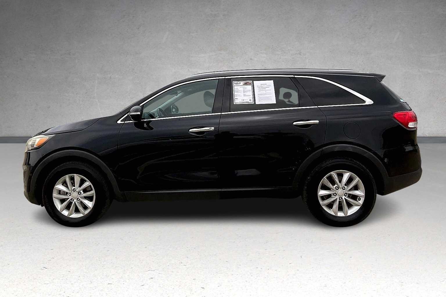 Thumbnail: 2016 Kia Sorento - 3