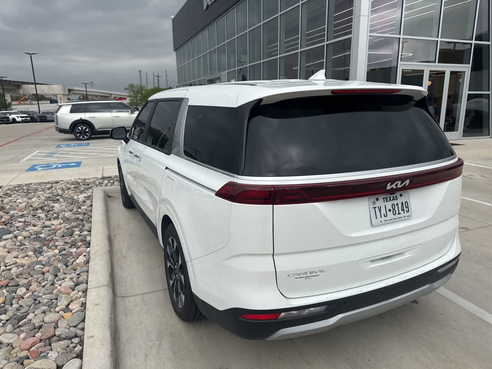 Thumbnail: 2024 Kia Carnival - 5