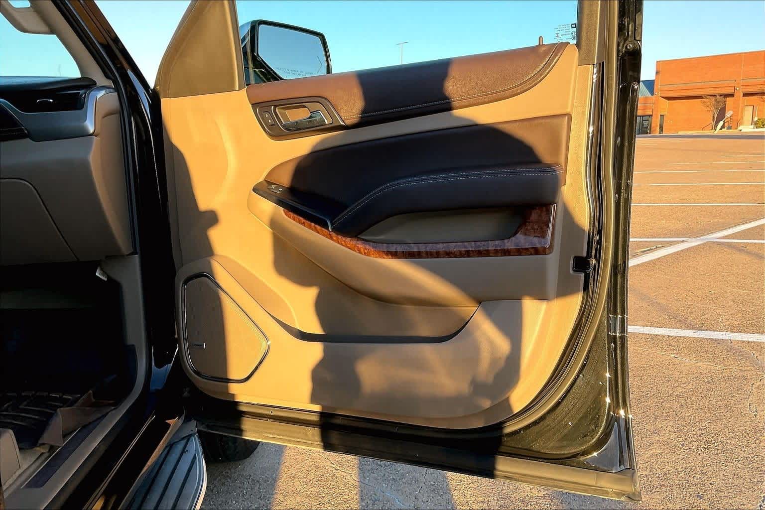 Thumbnail: 2015 Chevrolet Tahoe - 28