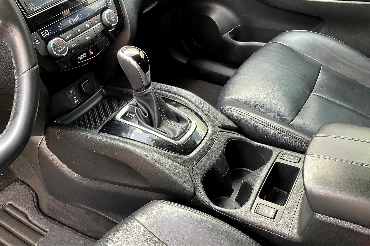 Thumbnail: 2017 Nissan Rogue - 16