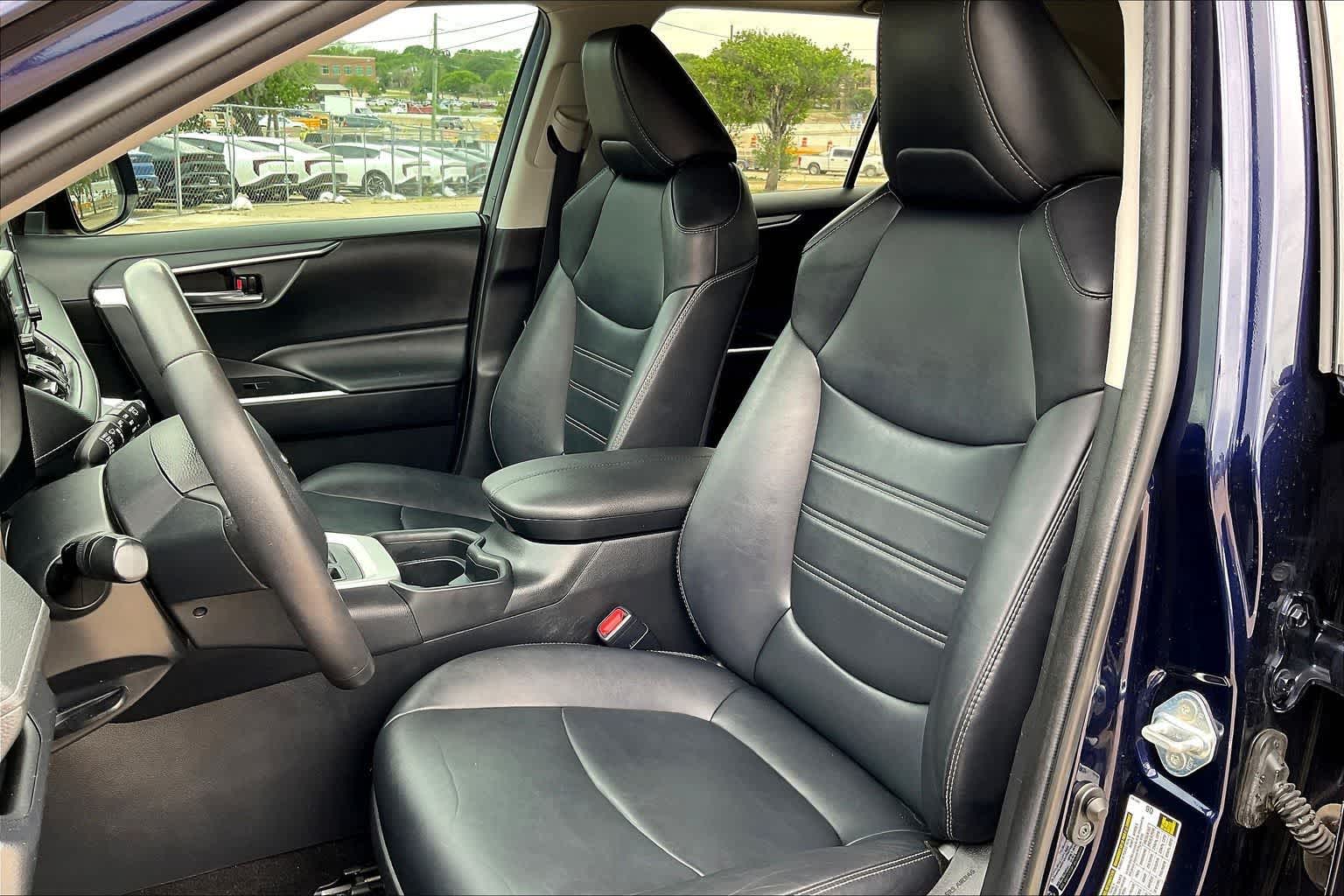 Thumbnail: 2020 Toyota RAV4 - 11