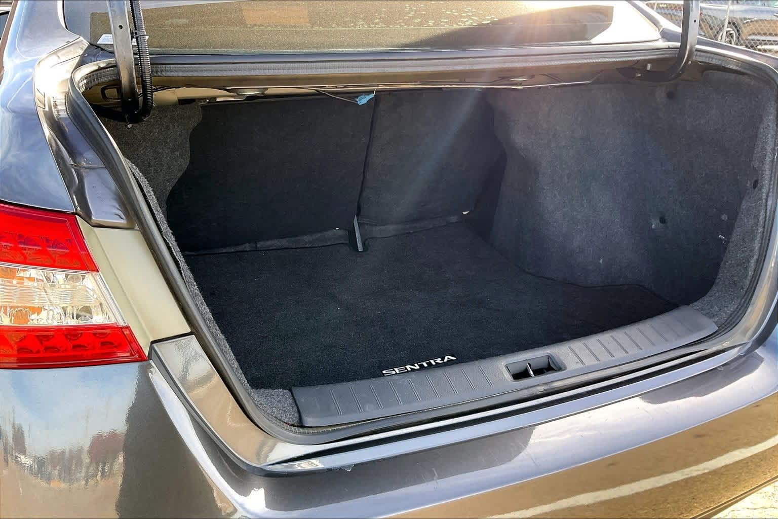 Thumbnail: 2015 Nissan Sentra - 18