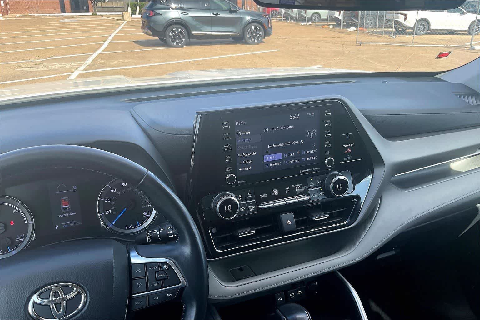 Thumbnail: 2021 Toyota Highlander - 14