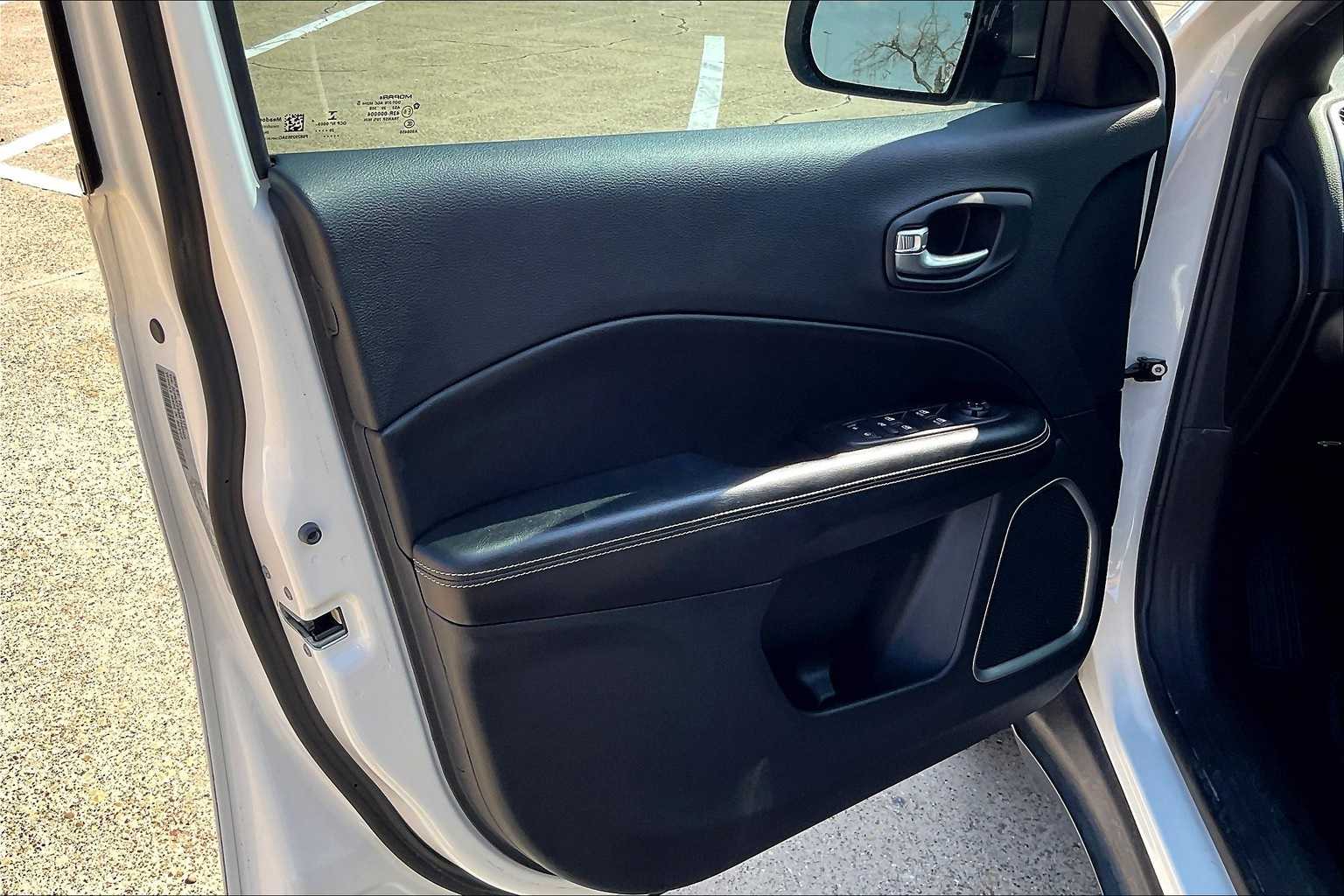 Thumbnail: 2021 Jeep Compass - 27