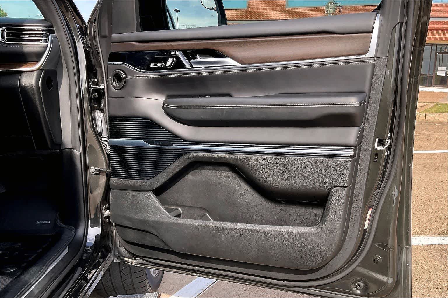 Thumbnail: 2023 Jeep Grand Wagoneer - 28