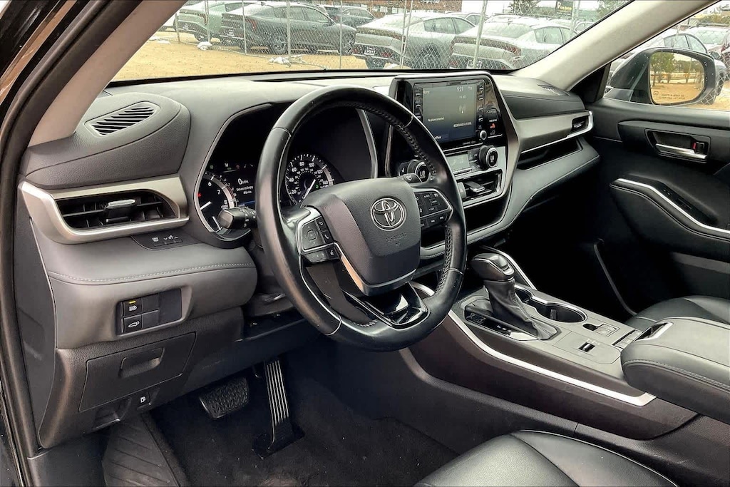 Used 2021 Toyota Highlander XLE SUV