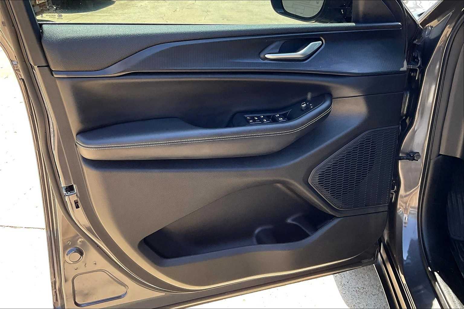 Thumbnail: 2023 Jeep Grand Cherokee - 27