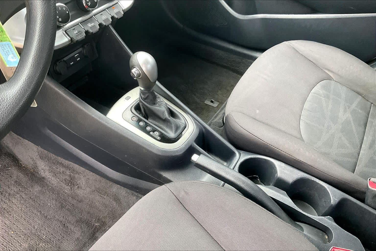 Thumbnail: 2017 Kia Rio - 16