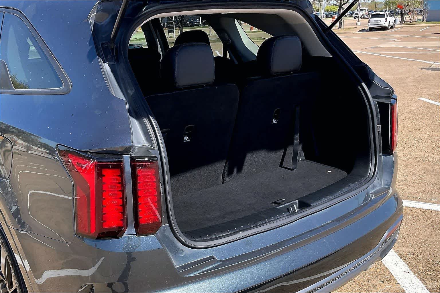 Thumbnail: 2023 Kia Sorento - 17