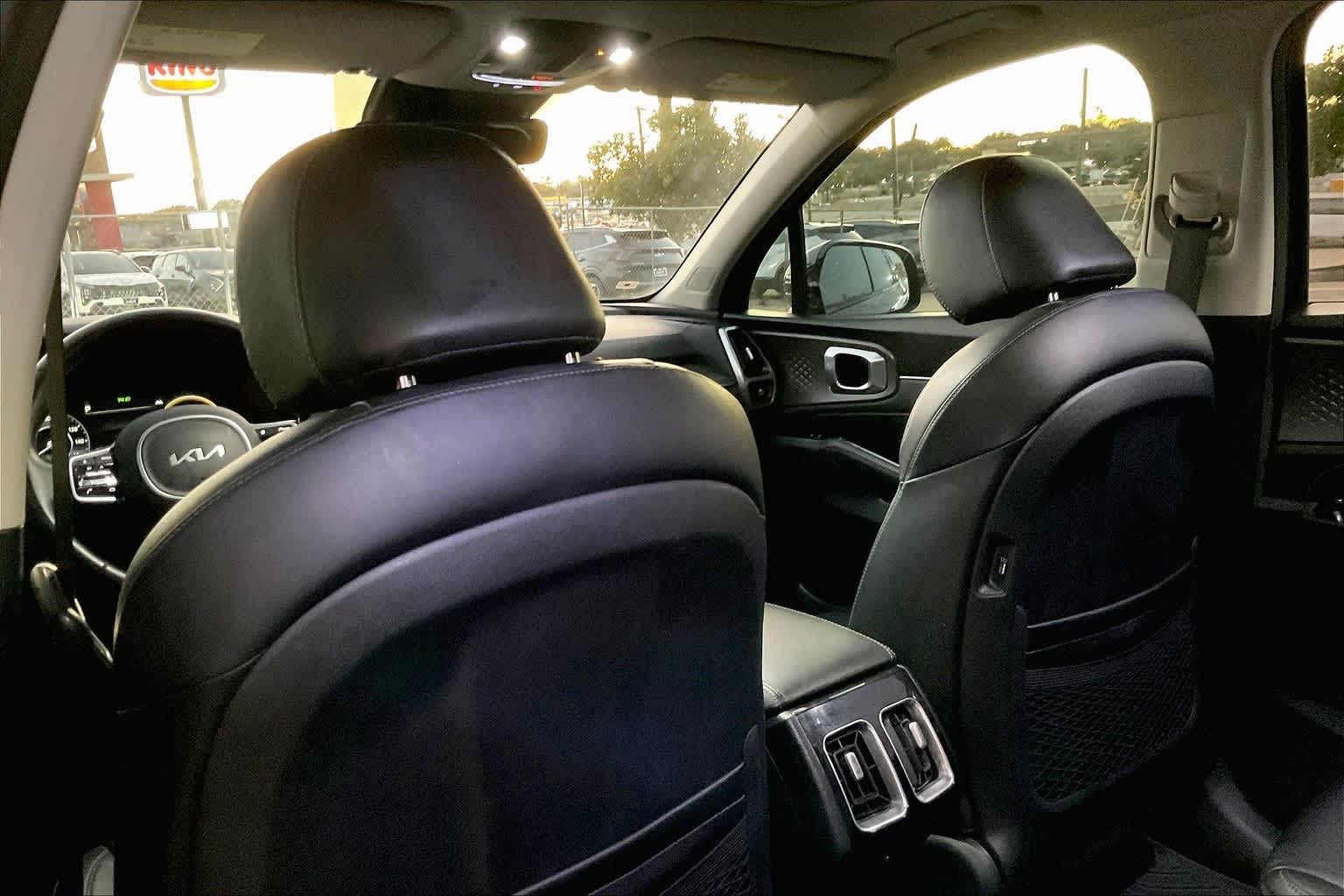 Thumbnail: 2023 Kia Sorento - 10