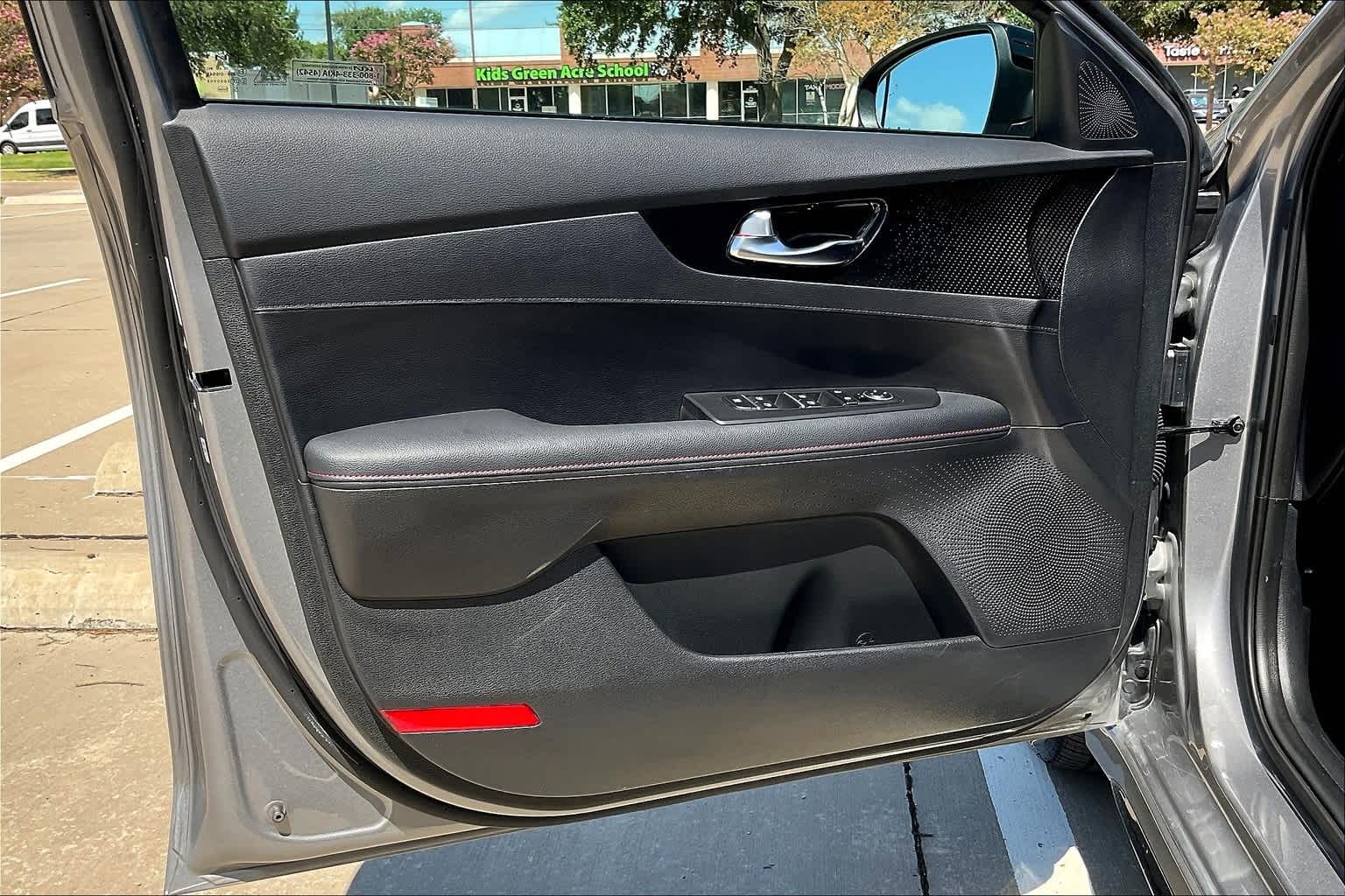 Thumbnail: 2023 Kia Forte - 27