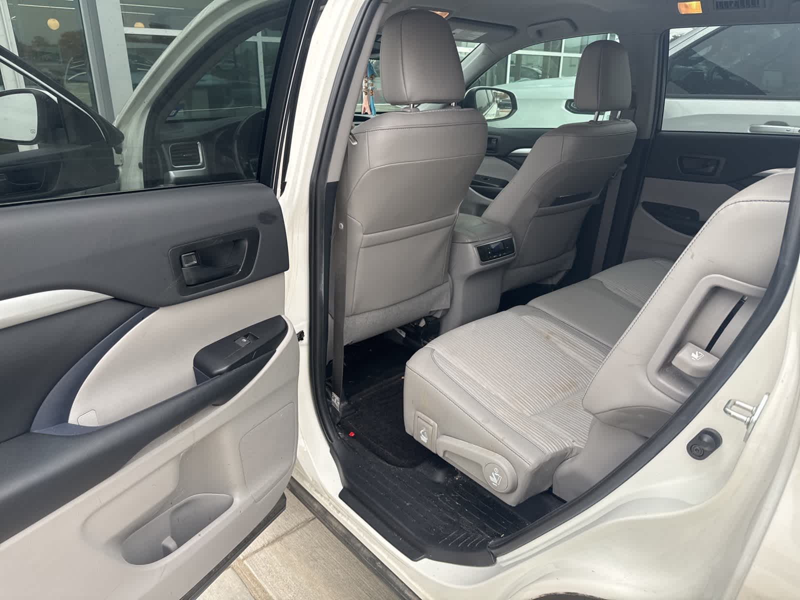 Thumbnail: 2019 Toyota Highlander - 13