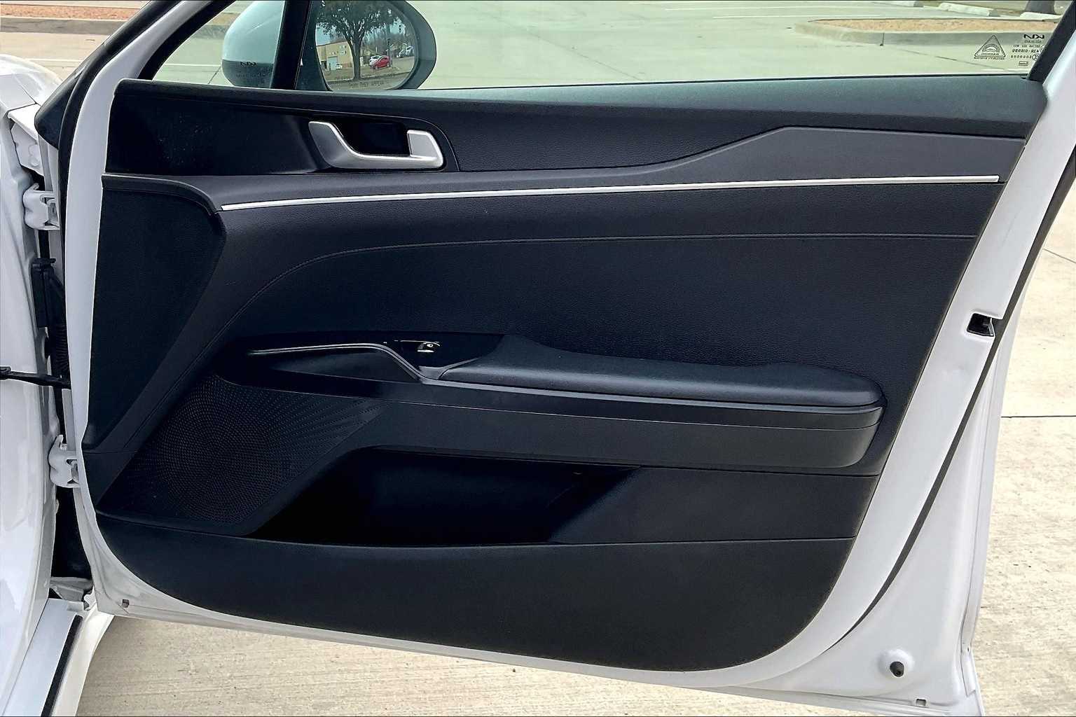 Thumbnail: 2022 Kia K5 - 28