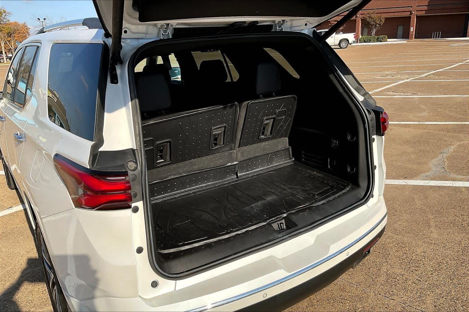 Thumbnail: 2023 Chevrolet Traverse - 18