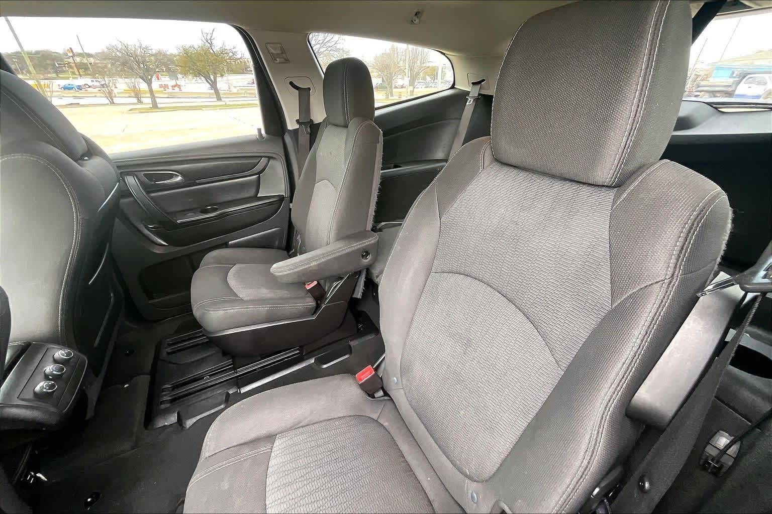 Thumbnail: 2017 Chevrolet Traverse - 28