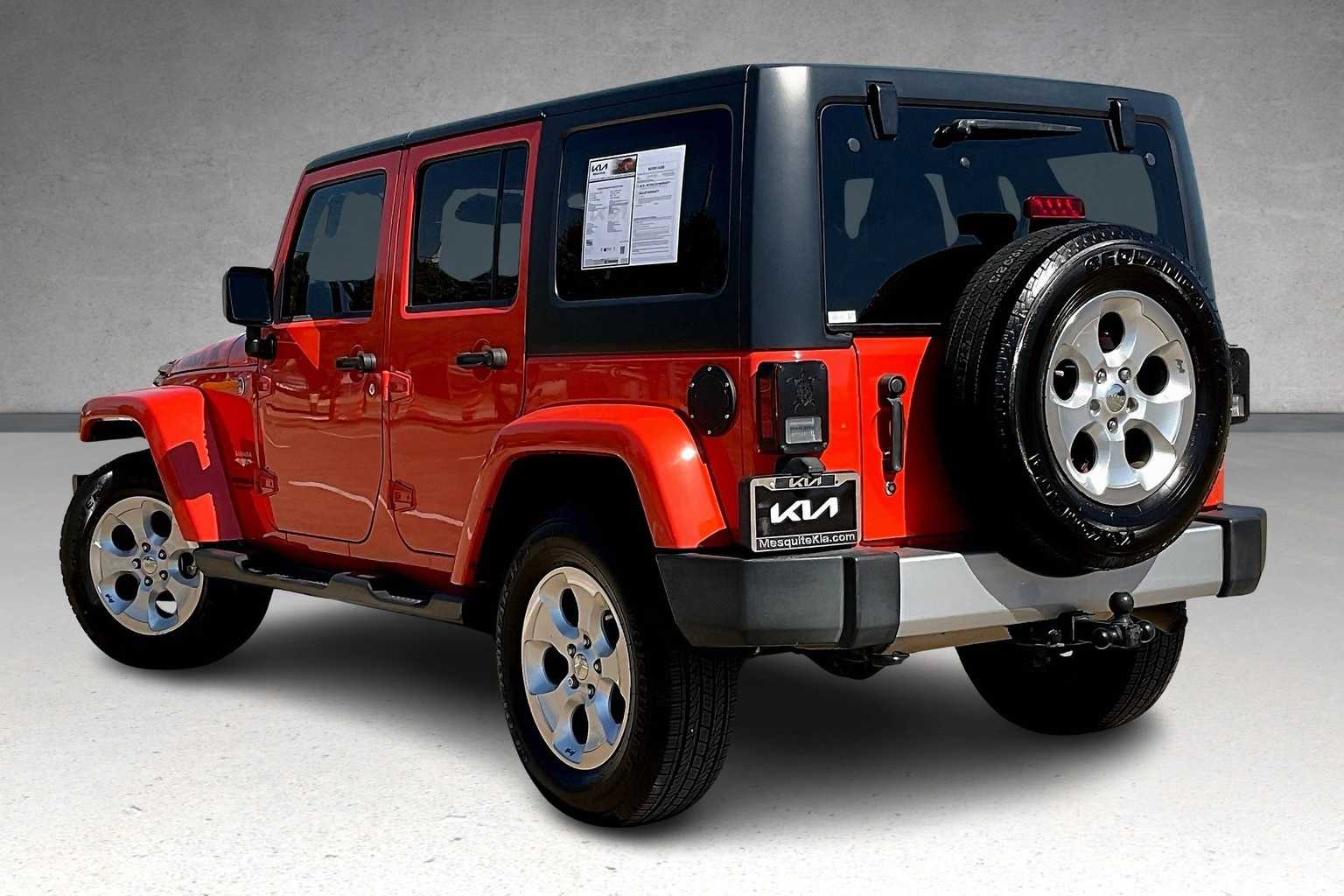 2015 Jeep Wrangler Unlimited Sahara photo 3