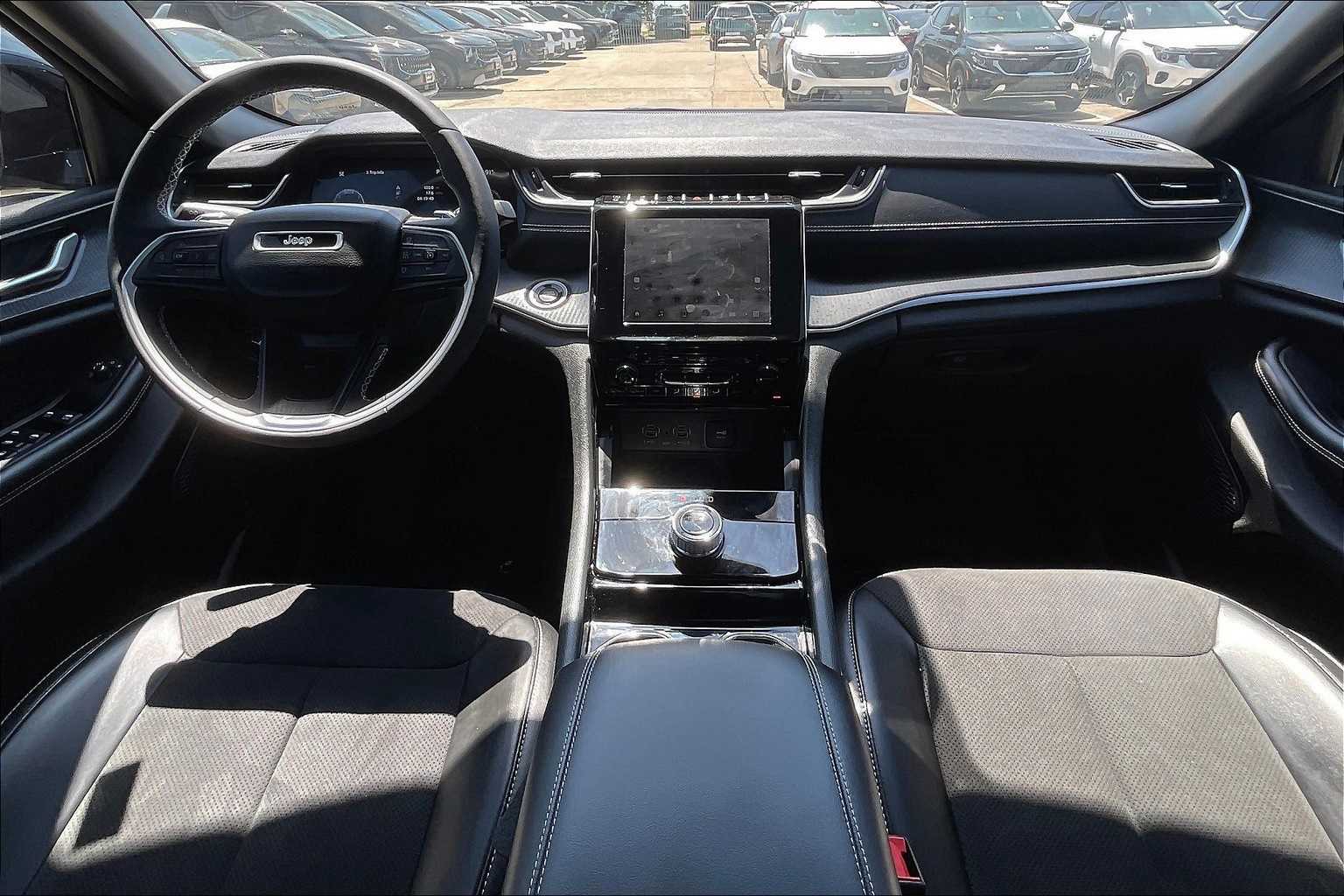 Thumbnail: 2023 Jeep Grand Cherokee - 10