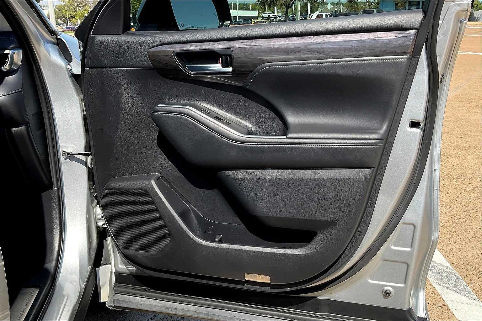 Thumbnail: 2021 Toyota Highlander - 28