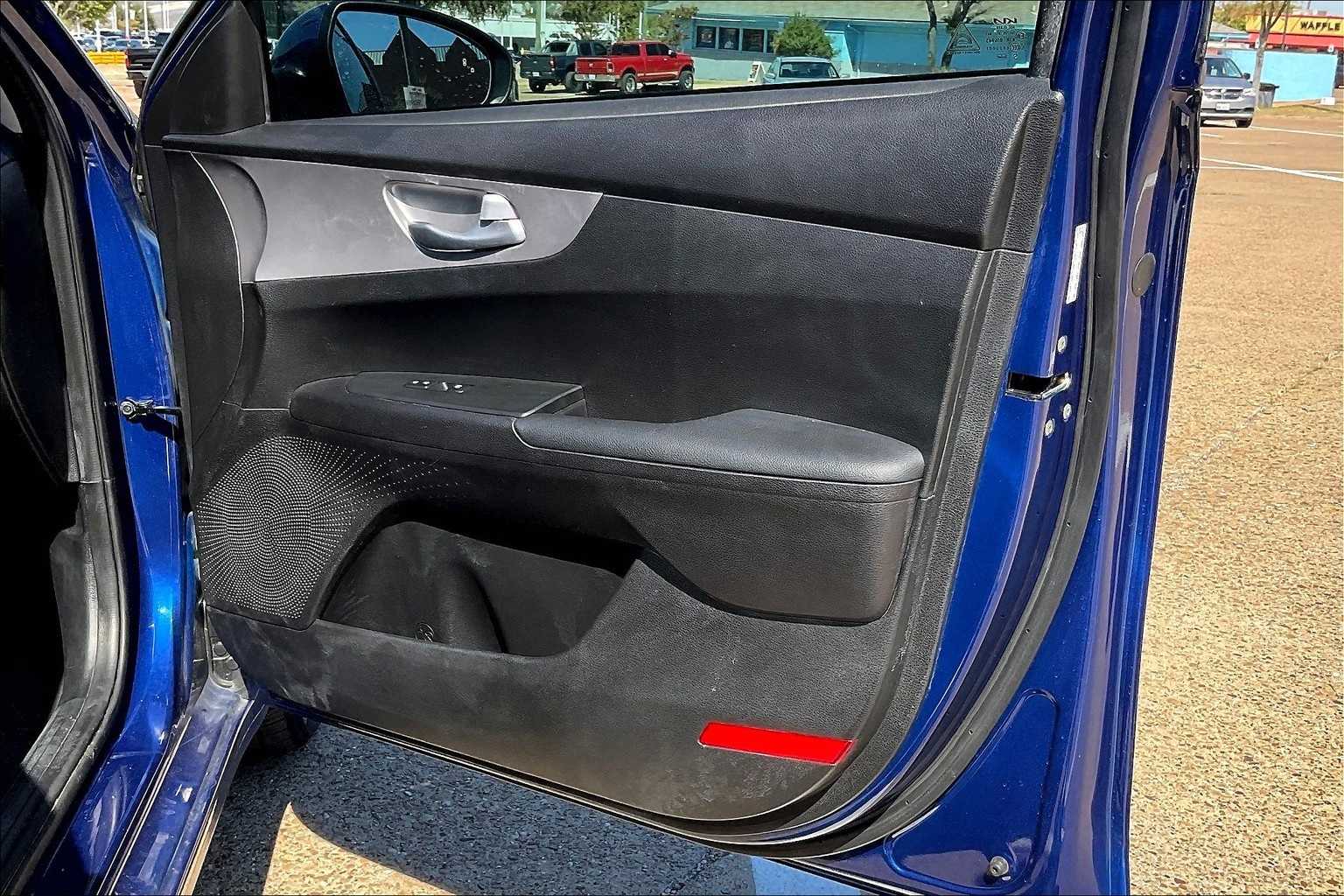 Thumbnail: 2023 Kia Forte - 27