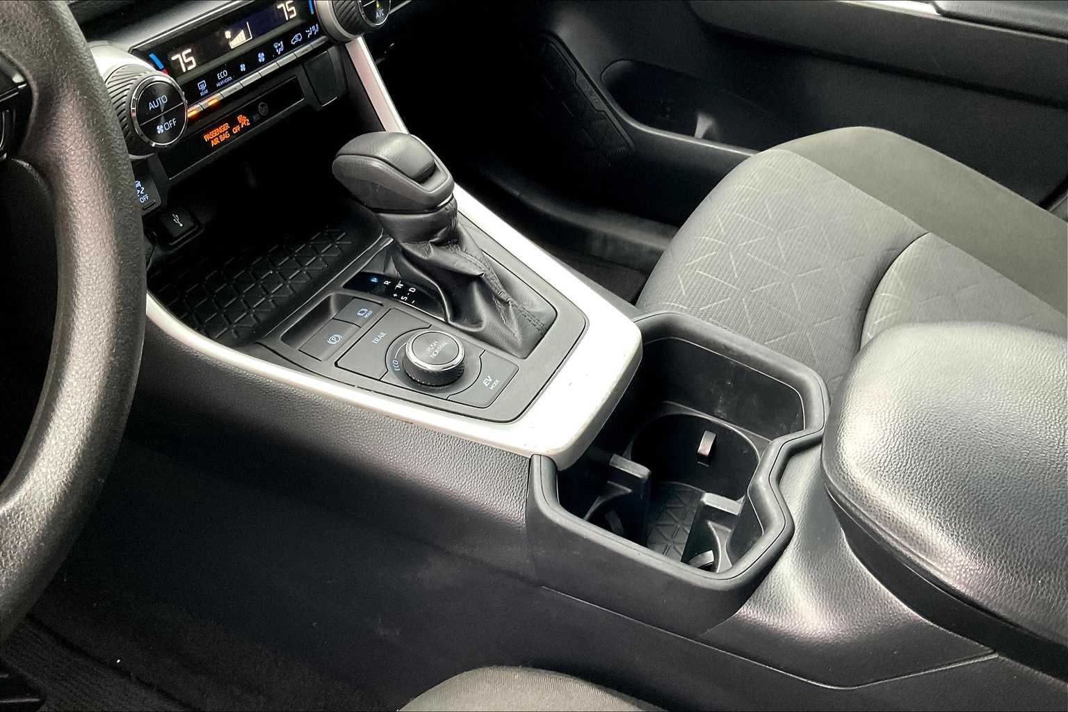 Thumbnail: 2022 Toyota RAV4 - 16