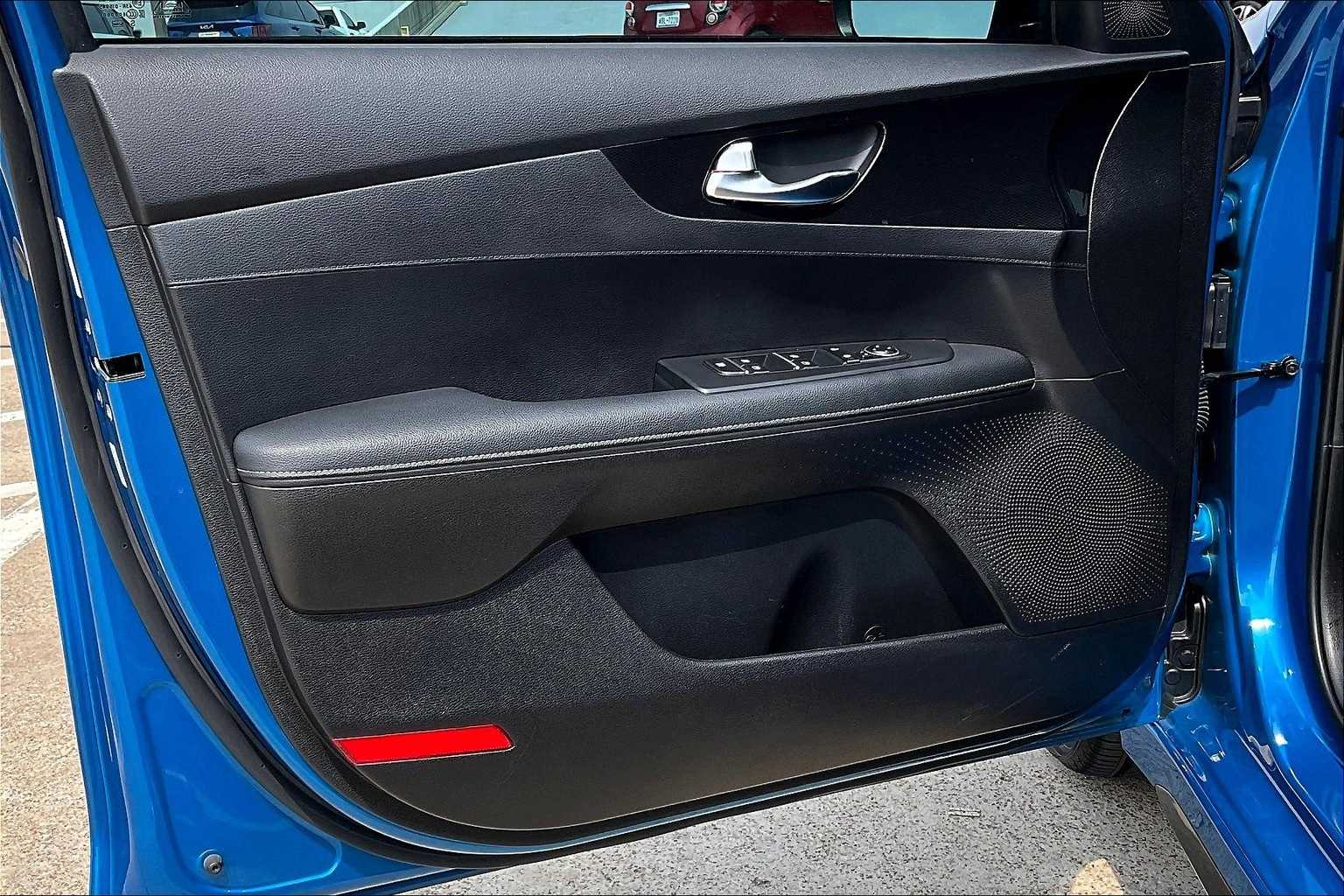 Thumbnail: 2023 Kia Forte - 24