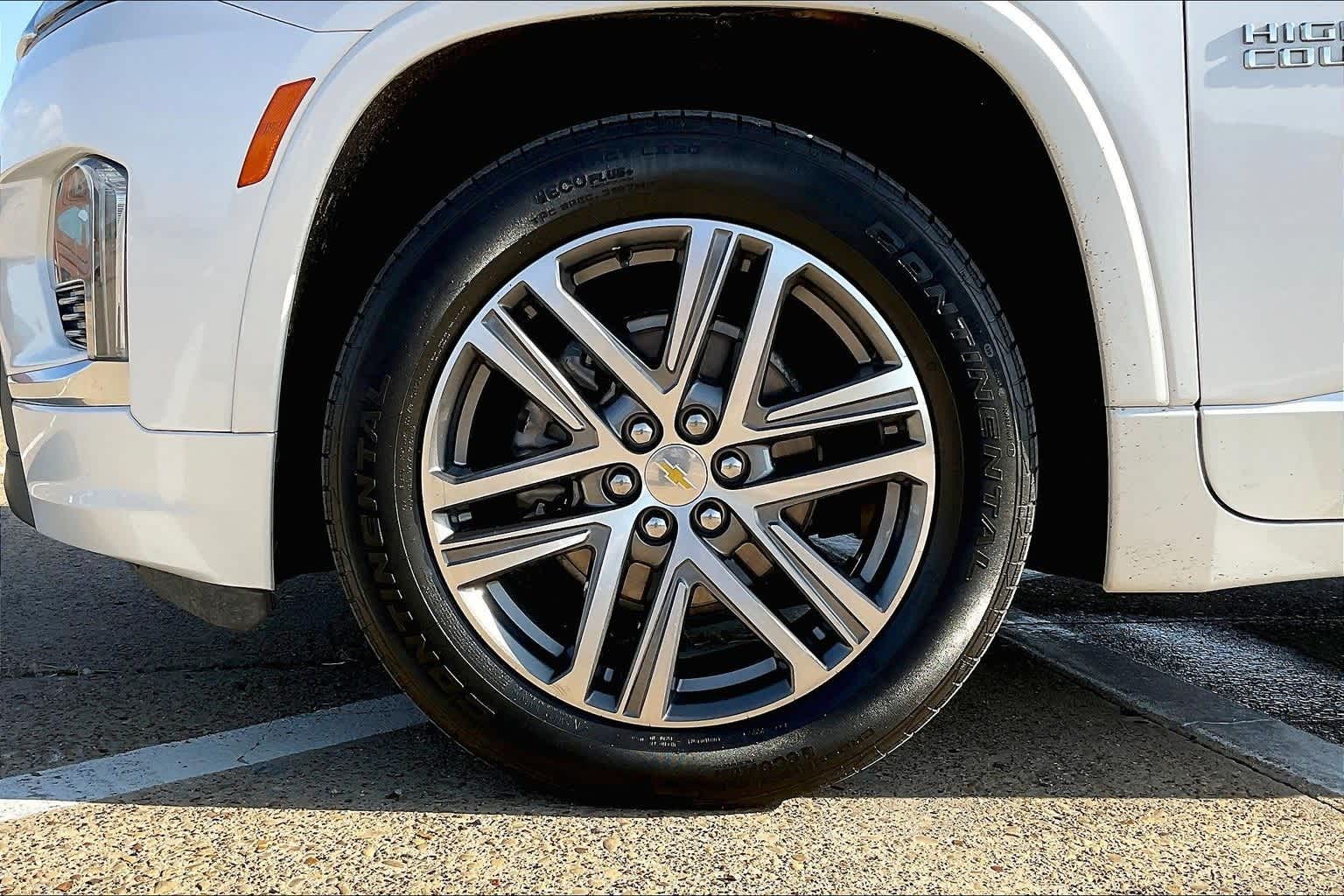 Thumbnail: 2023 Chevrolet Traverse - 8