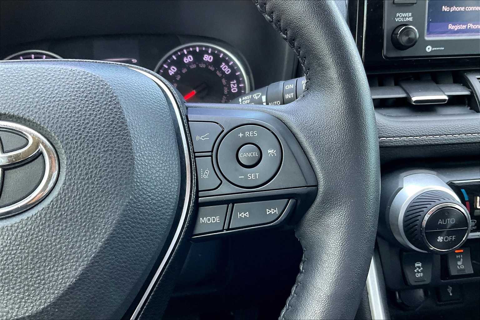 Thumbnail: 2021 Toyota RAV4 - 25